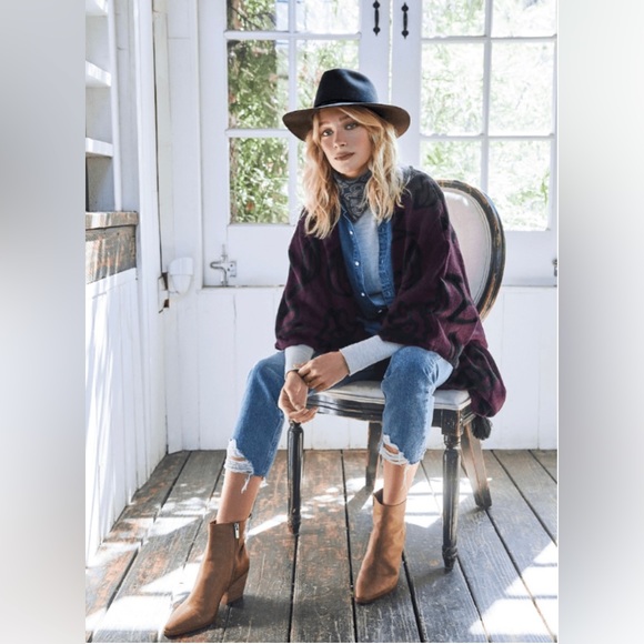 ✨HOST PICK✨ Cleobella X Rachel Zoe Sevigny Capelet - Picture 2 of 7